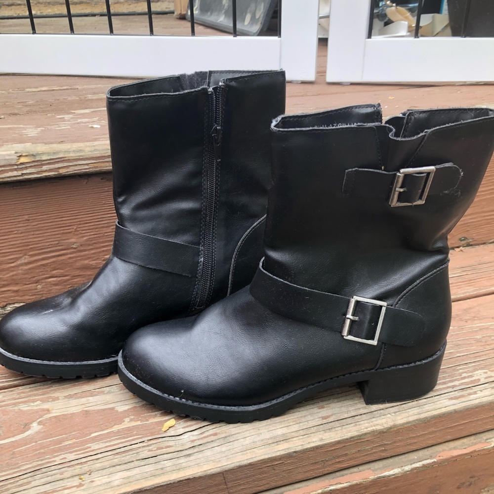 Black buckle boots